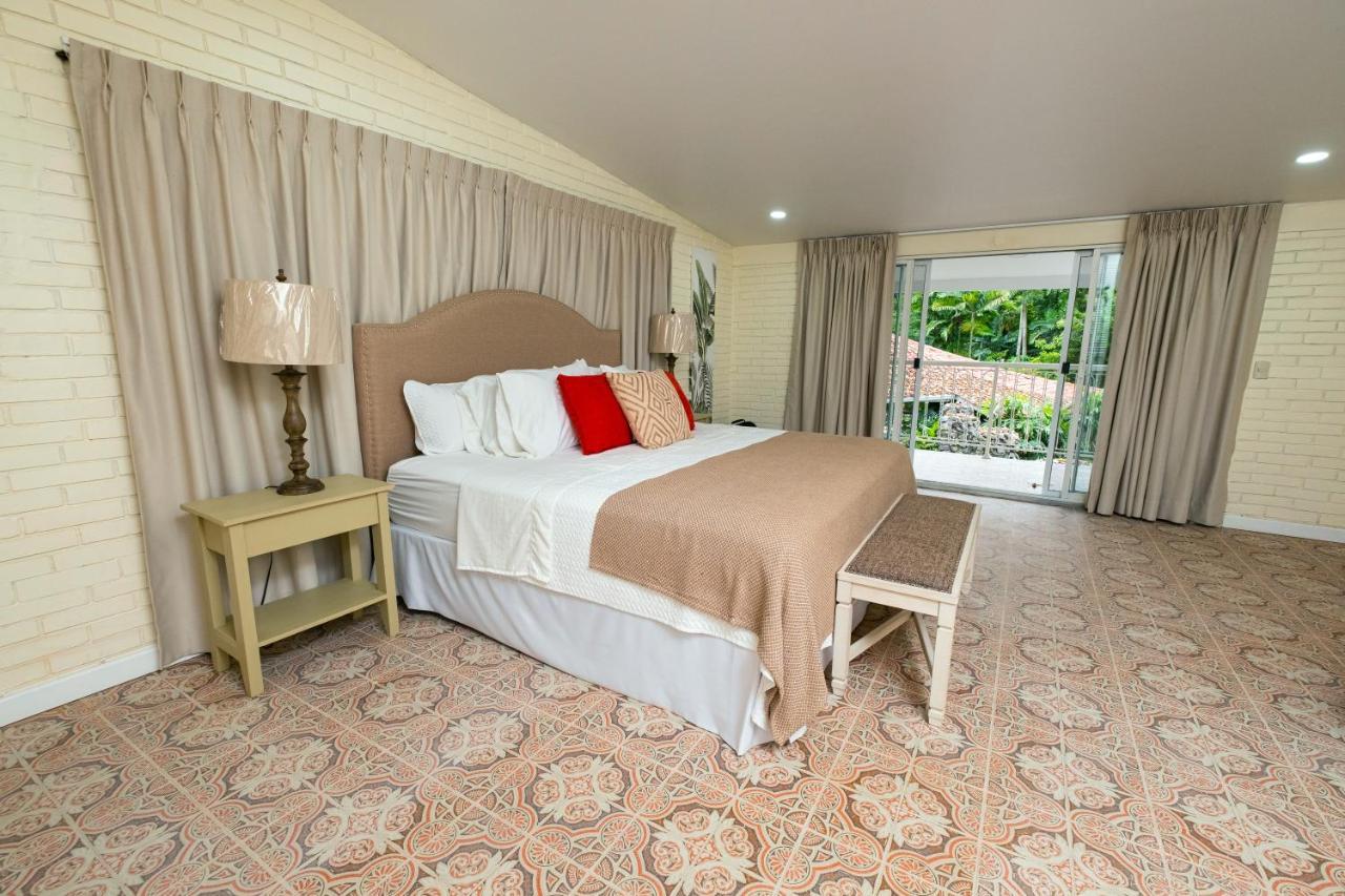 Angeli Gardens Boutique Hotel 圣佩德罗苏拉 外观 照片